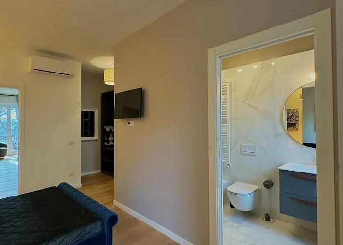 - - Life - Апартаменты Милан