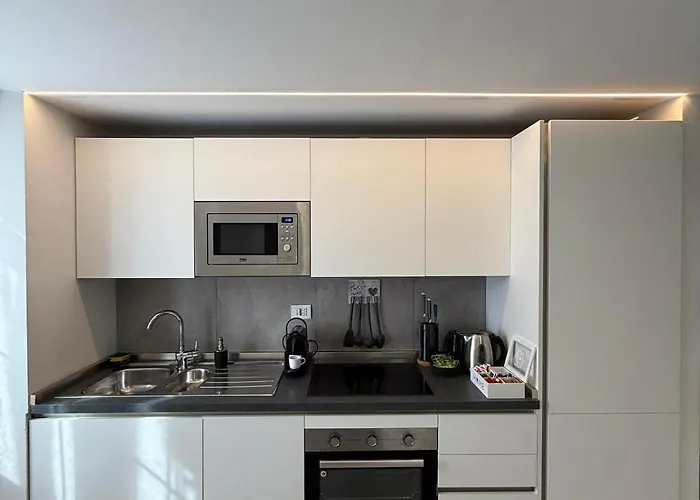 Daire Comfort Loft - 3 Bedrooms, 3 Baths, Fast Wi-fi Milano