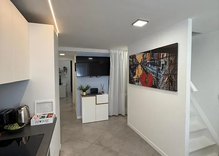Daire Comfort Loft - 3 Bedrooms, 3 Baths, Fast Wi-fi Milano