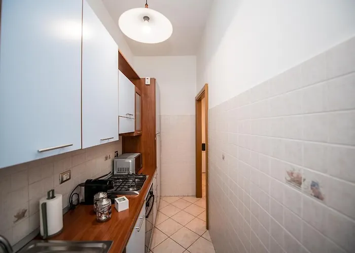Metro 4 - Grazioso Bilocale Accogliente Apartament