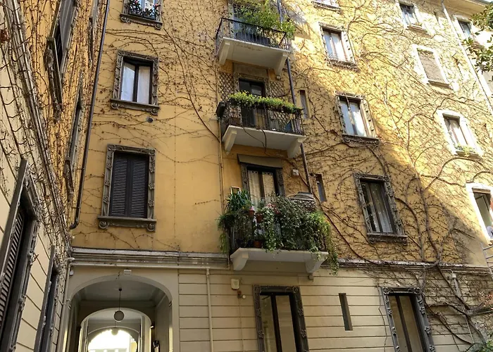 Apartament Splendido Quadrilocale Liberty In Porta Venezia