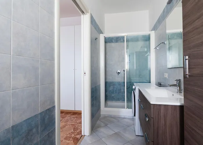 Youhosty - Da Cermenate 12