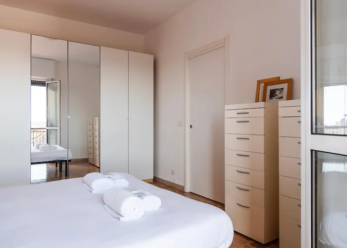 Youhosty - Da Cermenate 12 *