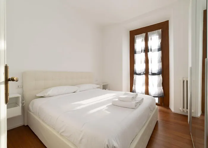 Appartement Moderno Bilocale Vicino Aeroporto Linate Self Check-in 24h & Wifi Veloce Milaan