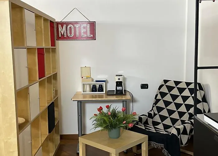 Apartment Casa Di Chloe - A Pochi Passi Dai Navigli Bocconi-naba-iulm -raggiungile Il Duomo A Piedi *