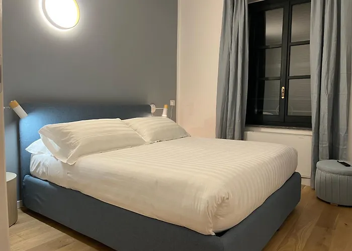 アパート Fifty Eight Repubblica Three Bedrooms ミラノ