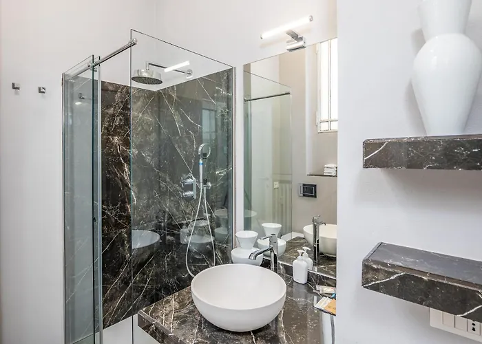 Design Boutique Flat - Refined & דירה