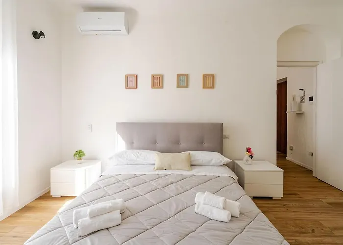 - A Pochi Passi Dalla Stazione Apartamento *