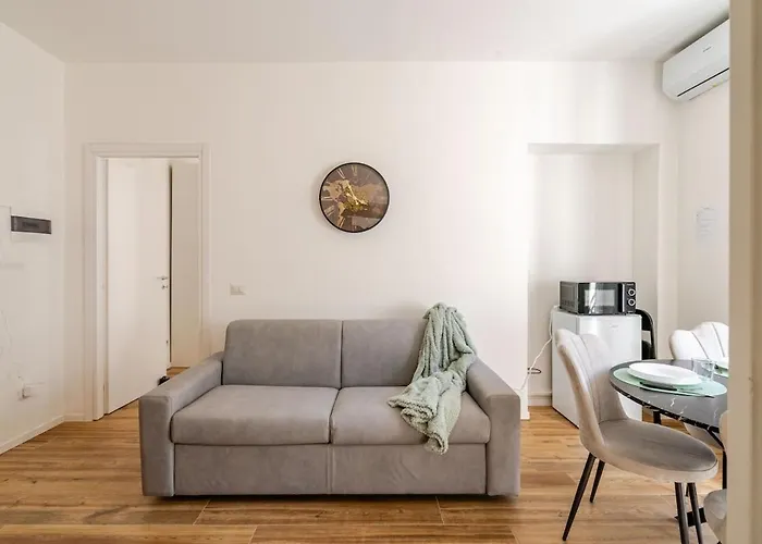 - A Pochi Passi Dalla Stazione