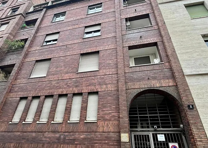 Modern Openspace In Piazza Repubblica Near To Via Montenapoleone Milano