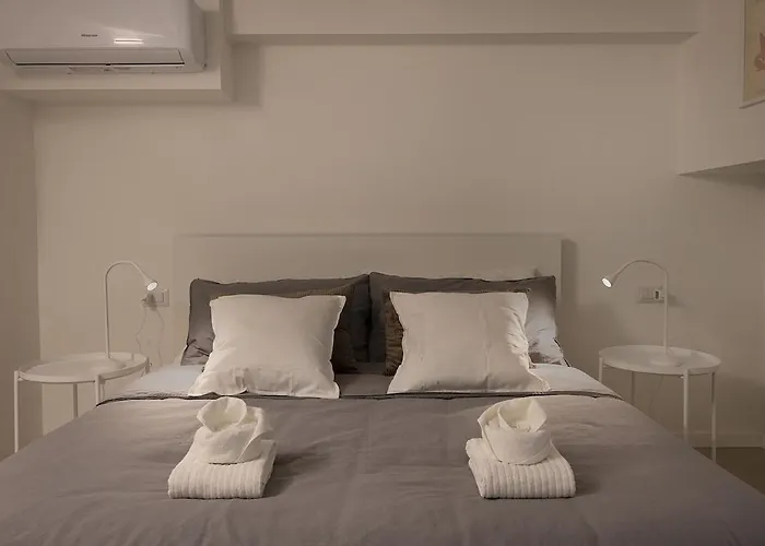 2 Bedrooms De Angeli - 20 Minuti Dal Salone Del Mobile شقة