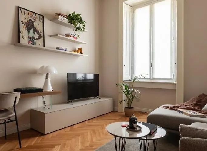 Stile Ed Eleganza Fra Stazione E Posta Venezia * Milán