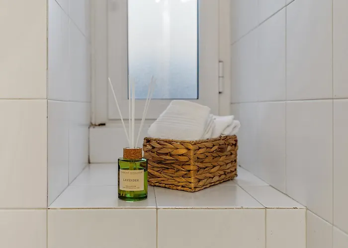 Milan's Navigli Nest * Milán