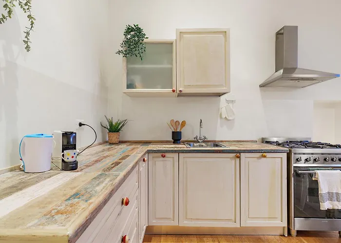 Milan's Navigli Nest * Milán