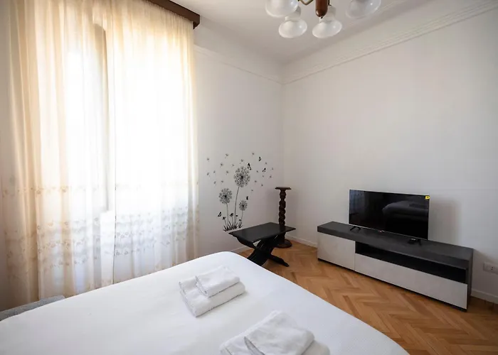 Moderno Trilocale In Zona Navigli *