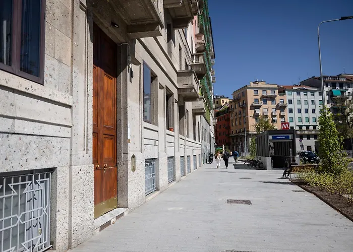 Apartament Moderno Trilocale In Zona Navigli *