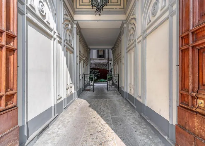 Guesthost - Brera Exclusive And