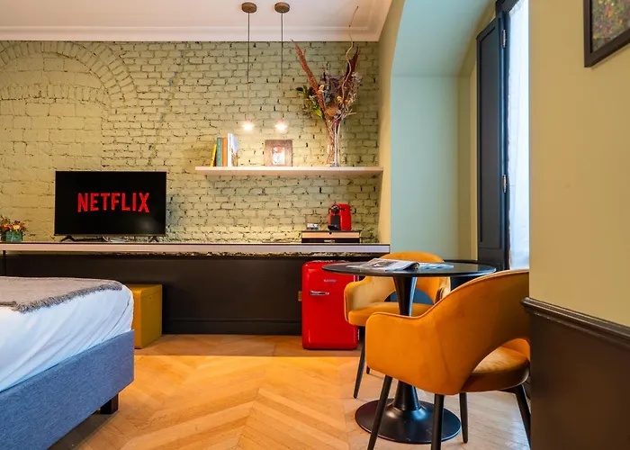 Guesthost - Brera Exclusive And 3*