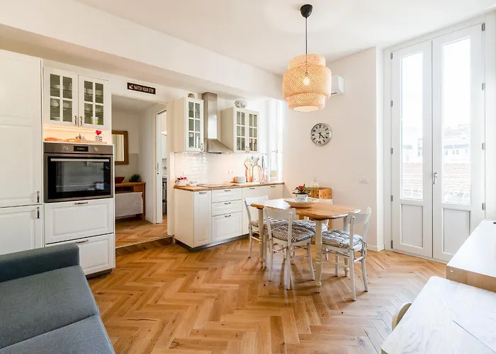 アパート Station 3 Design Apartaments-2 Apts With Parking -1 With Balcony, No Box- Olympic Hub- Town Homes