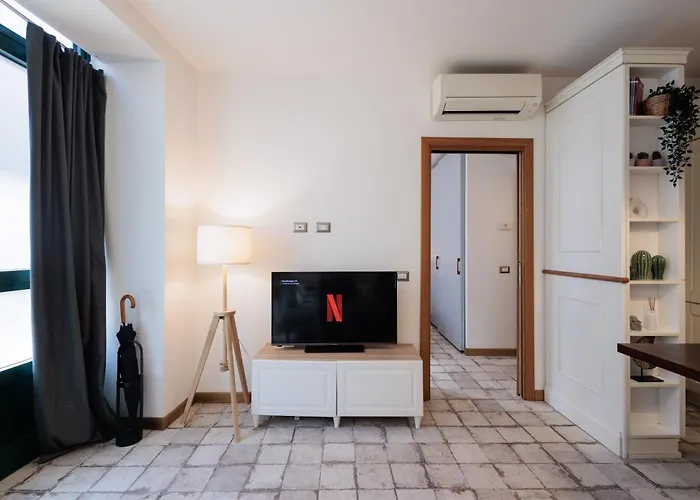 Urban House - Darsena Navigli Center * Milaan