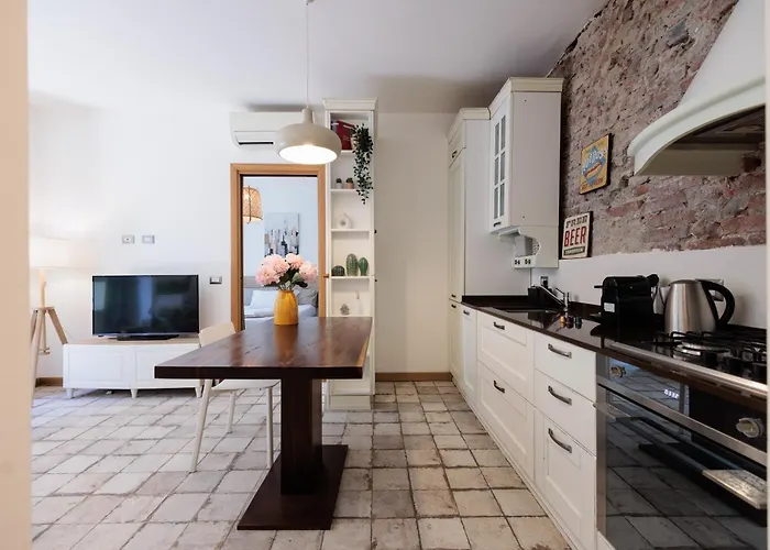 Urban House - Darsena Navigli Center Milaan