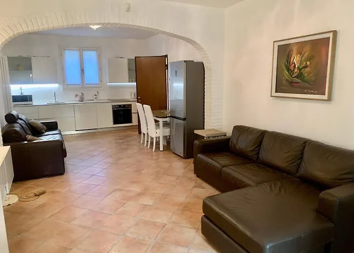 In Villa, Garden And Netflix * Milano