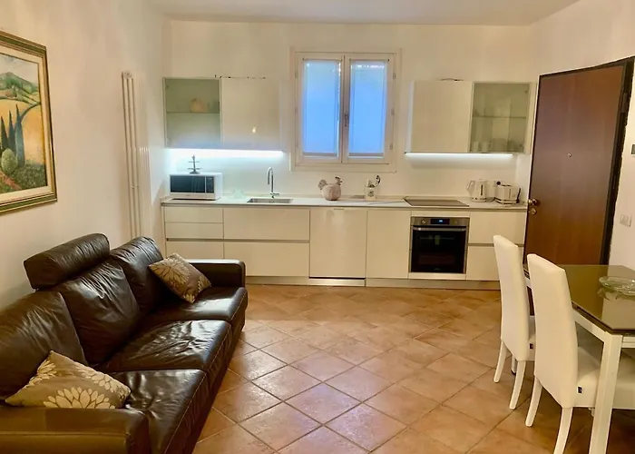 In Villa, Garden And Netflix Milano