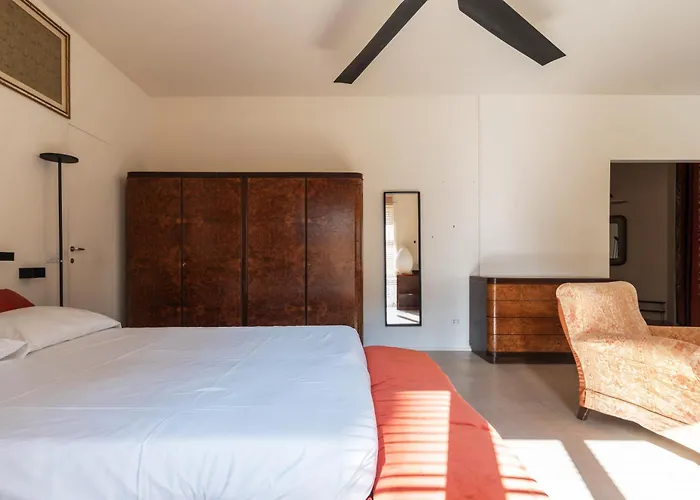 Spacious And Bright In The Center *