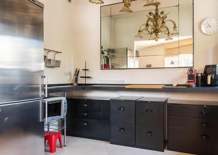 Spacious And Bright In The Center