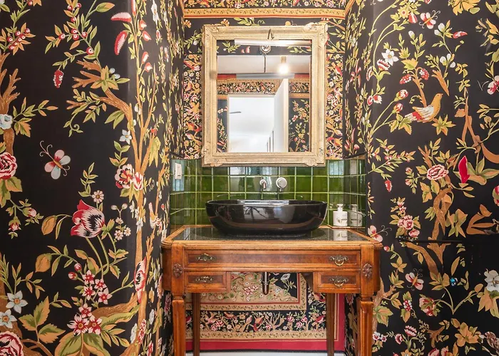 Spacious And Bright In The Center *