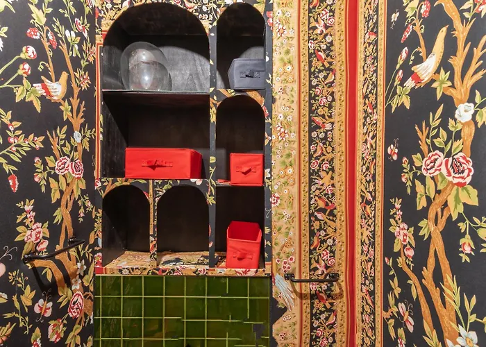 Spacious And Bright In The Center