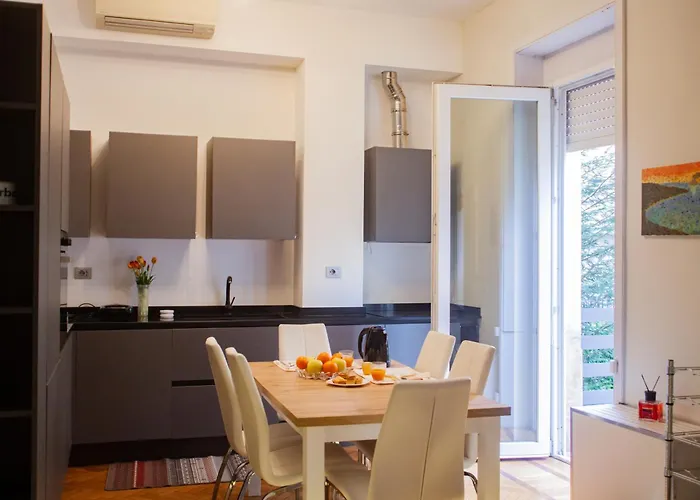 Design & Luxury With Garden In San Senatore Apartmán *