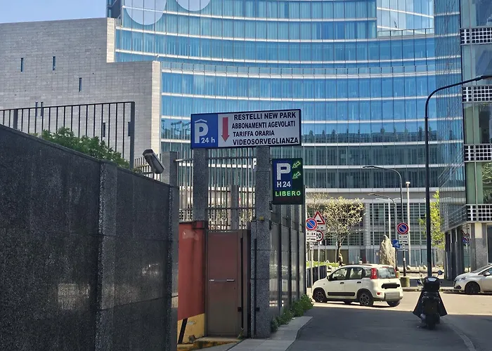 Bilocale Moderno Isola-garibaldi, 4 Posti, Wifi Veloce, Metro A 2 Minuti Apartament