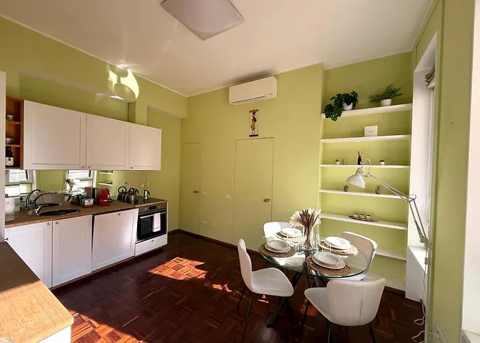 Daire Urban Jungle 5 - Montenapoleone Milano