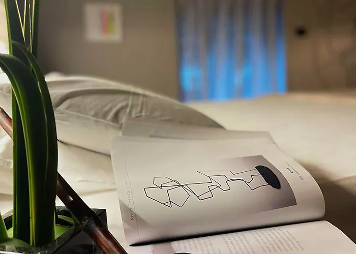 Luxury Art & Chromotherapy Downtown - Free Parking Milan