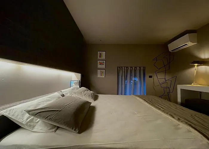 Luxury Art & Chromotherapy Downtown - Free Parking Appartement Milan