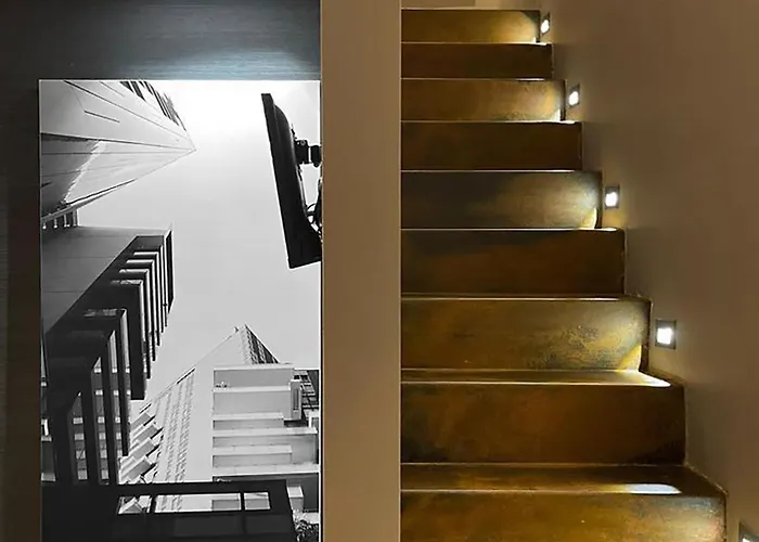Luxury Art & Chromotherapy Downtown - Free Parking Apartamento