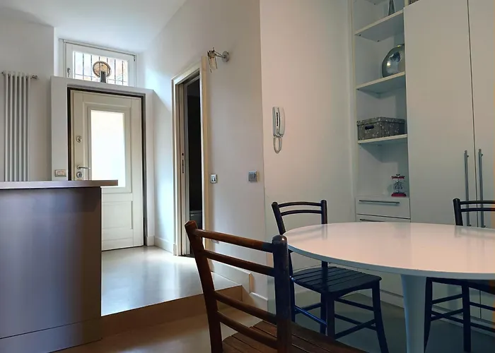 Youhosty - Navigli View Apartment Milan