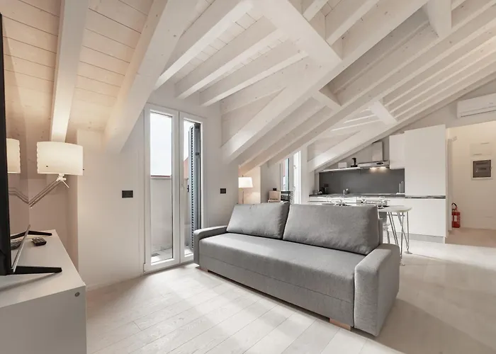 Appartamento 10 Min Walk From Prada, Bocconi And Metro