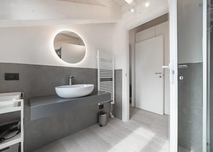 10 Min Walk From Prada, Bocconi And Metro