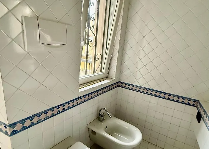 Brand New Near Center Daire