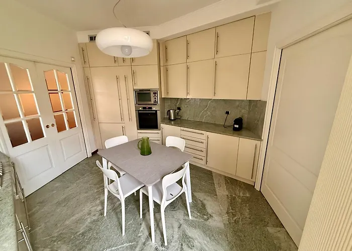 Brand New Near Center *