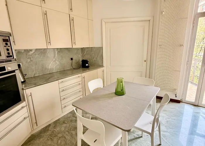 Brand New Near Center * Milano