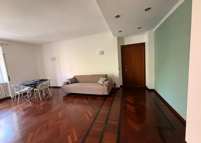 Brand New Near Center Lägenhet *