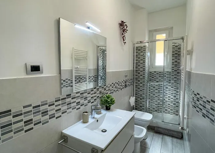 In Town - Life Near San Siro Stadium Metropolitana M1 - M5 Milán