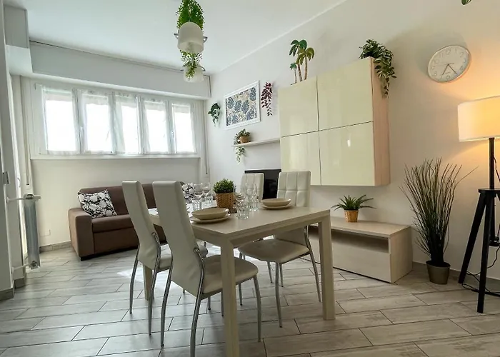 In Town - Life Near San Siro Stadium Metropolitana M1 - M5 Milán