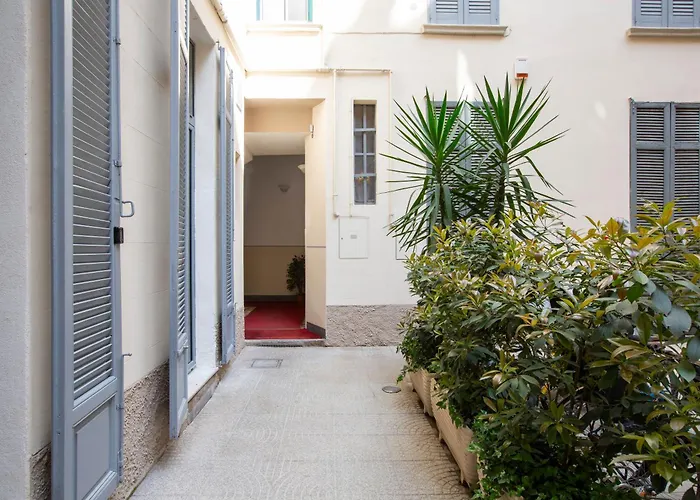 Bilocale Moderno Милан