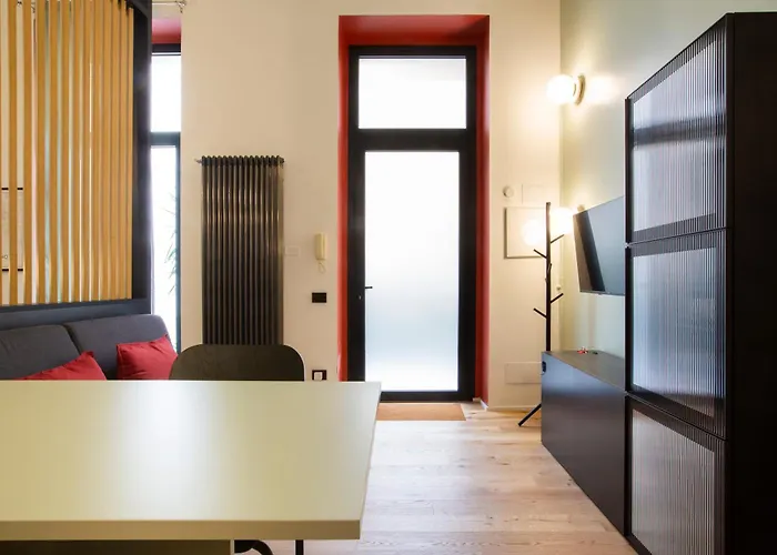 Bilocale Moderno Милан