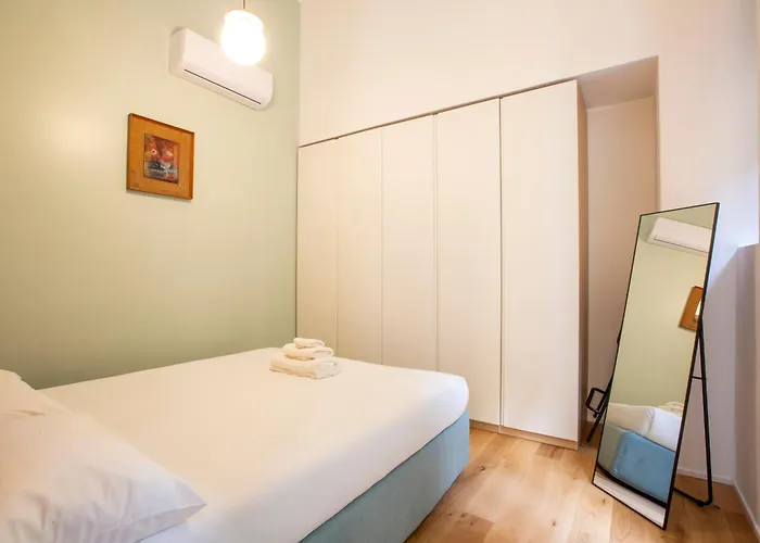 Bilocale Moderno Милан