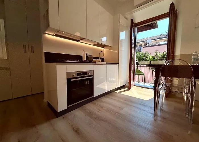 Casa Estia - Mico, Fiera Milano, Citylife, San Siro, Metro 2 Min - Refined Historic Апартаменты *